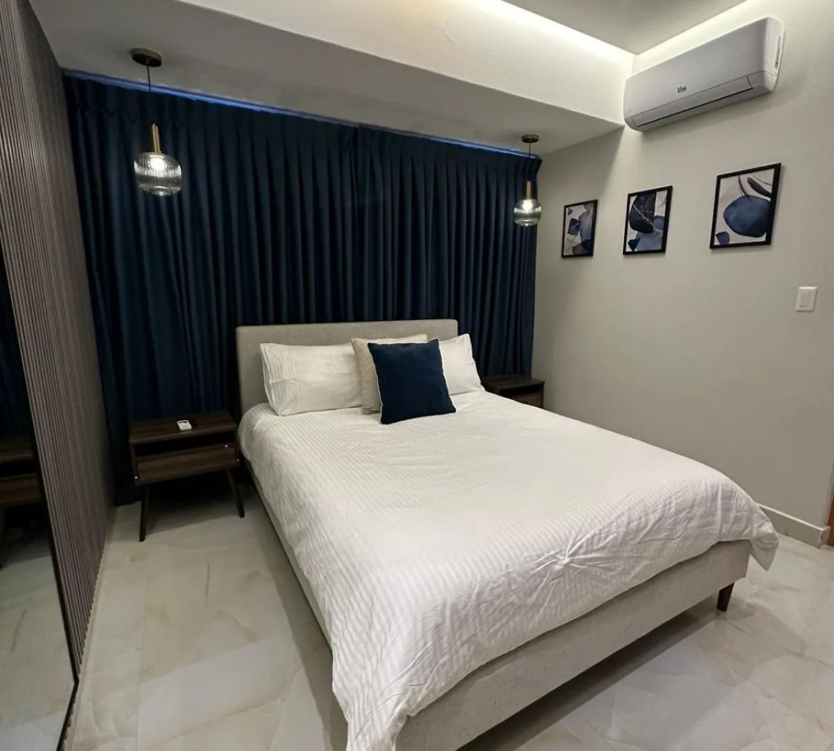 Downtown Luxury Apt Naco: 2Br 2Ba Santo Domingo Apartment